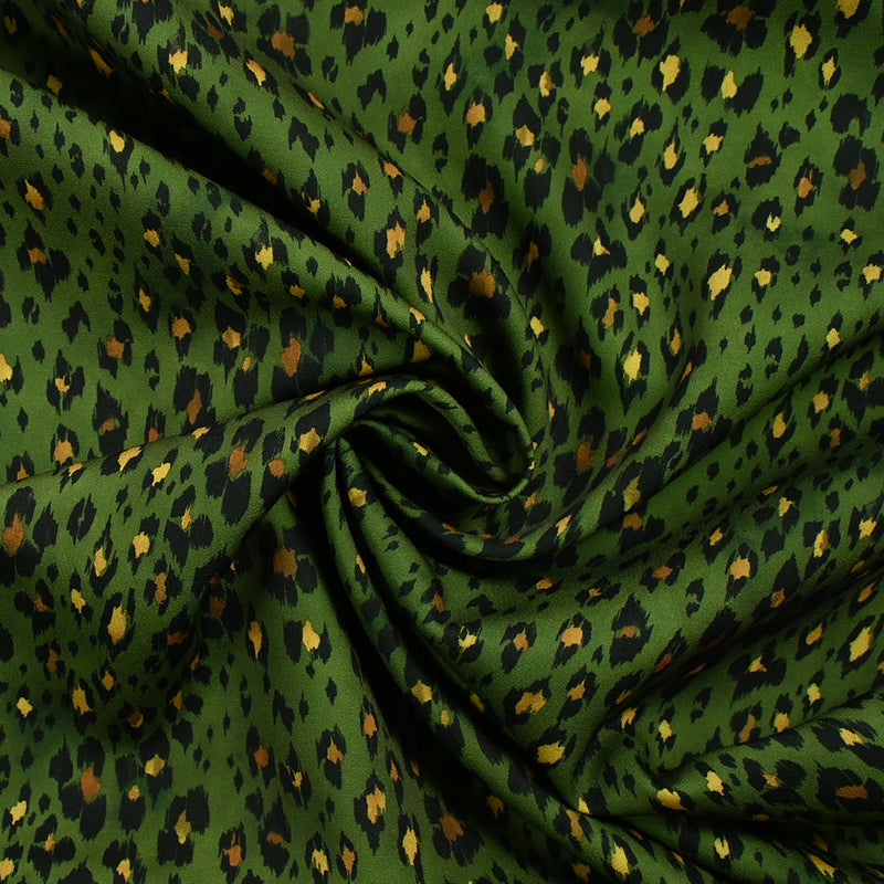 Heavy crêpe print leopard ocher green background frog