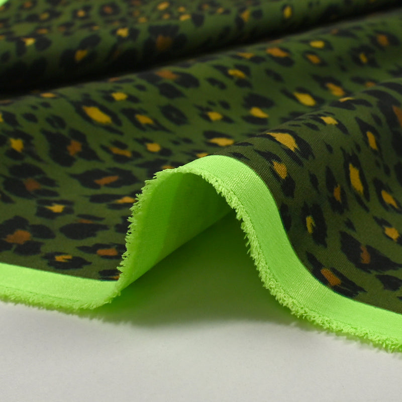 Heavy crêpe print leopard ocher green background frog
