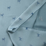 Crêpe satin de polyester imprimé zèbre fond bleu charrette
