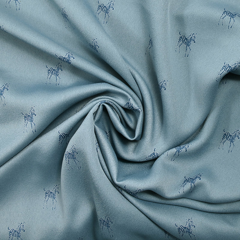 Crêpe satin de polyester imprimé zèbre fond bleu charrette