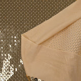 Sequins dorés sur maille chair