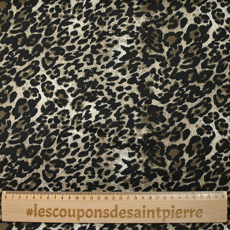 Crêpe satin de polyester imprimé léopard taupe et grège