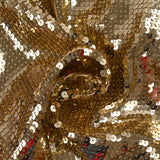 Sequins dorés sur maille chair