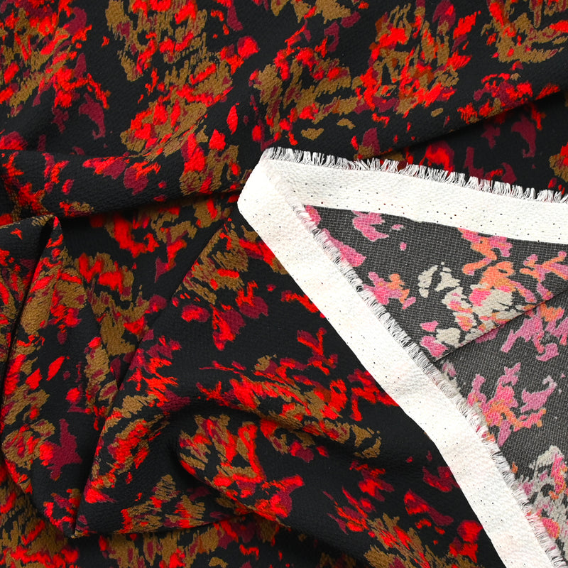 Crêpe polyester imprimé feu fond noir