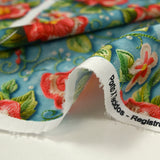 Coton imprimé fleurs en broderie fond bleu