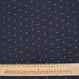 Punto de algodón con estampado de espigas de trigo burdeos, fondo azul marino