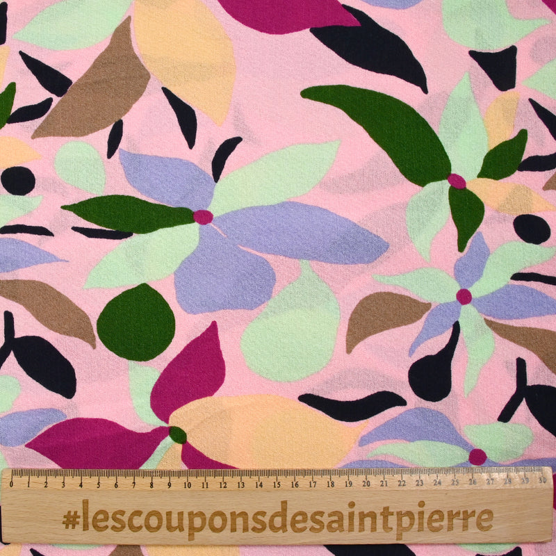 Crépon de viscose imprimé palette florale fond rose