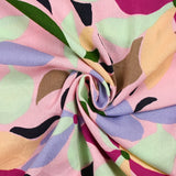 Crépon de viscose imprimé palette florale fond rose