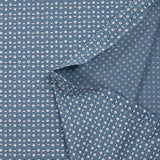 Punto de algodón estampado círculos y medias lunas carro fondo azul