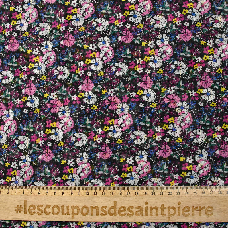 Mousseline crinkle imprimée lurex prairie fleurie magenta fond noir