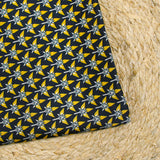 Doublure twill de viscose imprimé graphique jaune fond bleu nuit