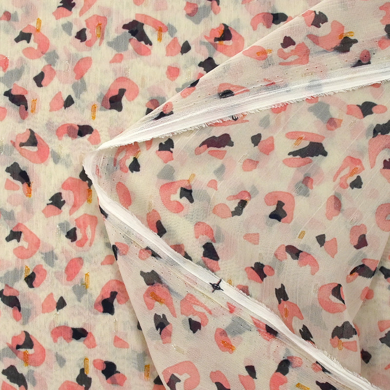 Mousseline crinkle imprimée plumetis léopard rose fond écru