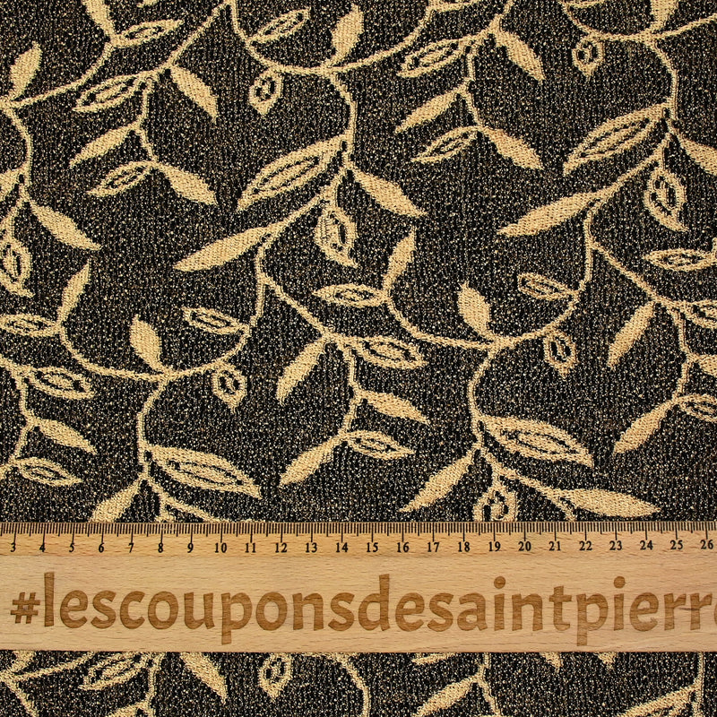 Maille dentelle ajourée motif végétal doré fond noir