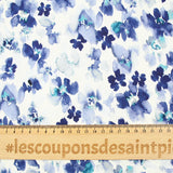 Viscose imprimée fleur bleue aquarelle fond blanc