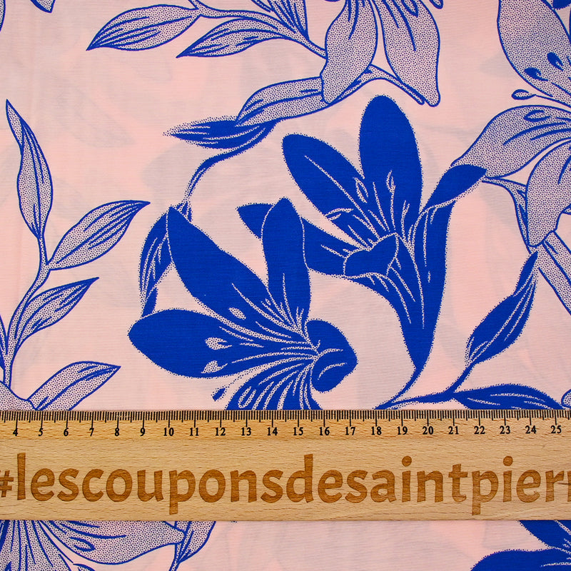 Polyviscose imprimée fleurs bicolore bleu roi fond rose pastel