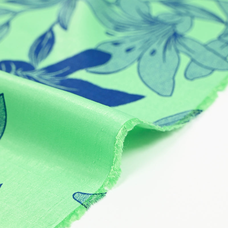 Satin polyviscose doupionné imprimé fleurs bicolore bleu fond vert