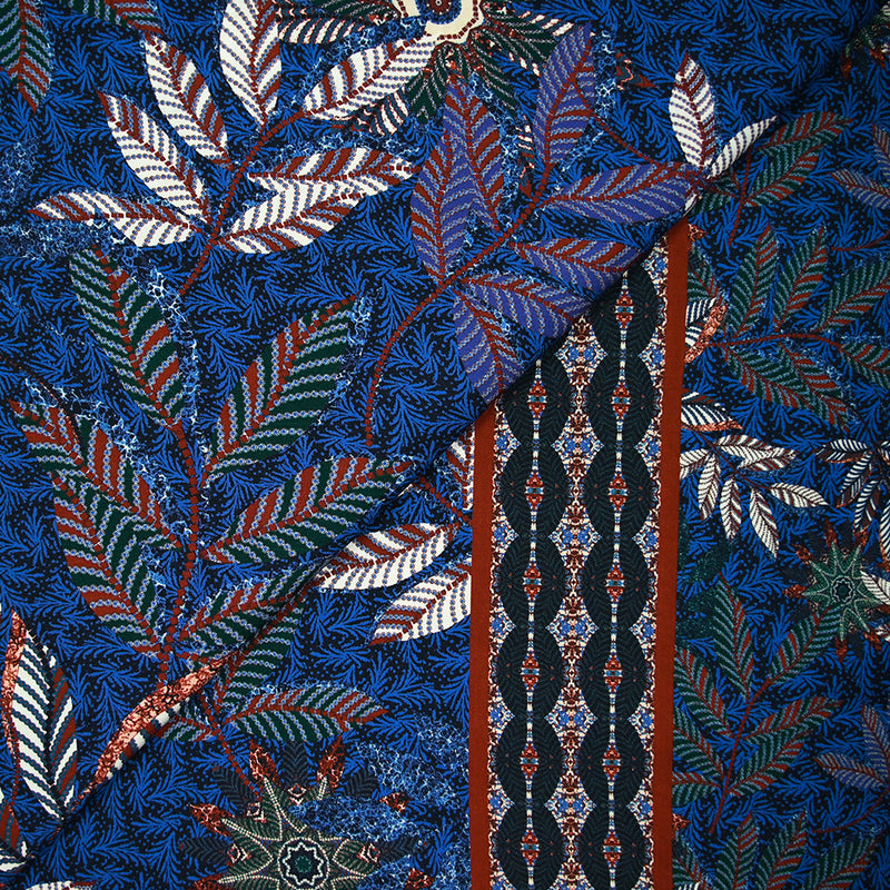 Viscose imprimée collage feuille vert et marron fond bleu roi
