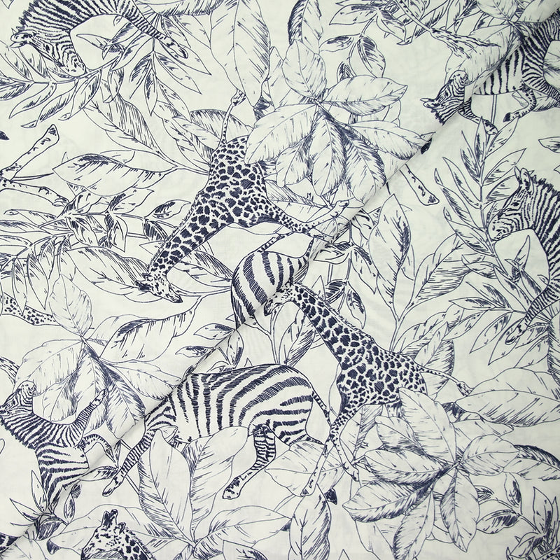 Viscose imprimée savane zèbre et girafe bleu marine fond blanc