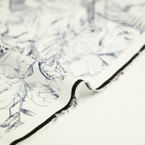 Viscose imprimée savane zèbre et girafe bleu marine fond blanc