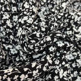 Crépon viscose rayé lurex argent fleurs fond noir