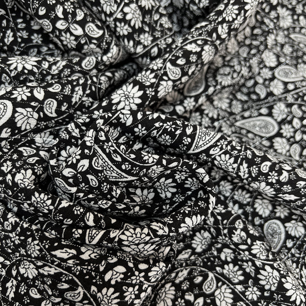 Crépon viscose rayé lurex argent cachemire fond noir