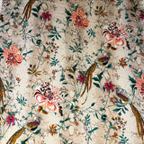 Satin de soie imprimé paon fond rose antique