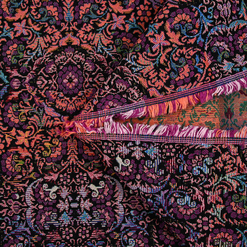 Jacquard polycoton baroque violet et corail fond noir