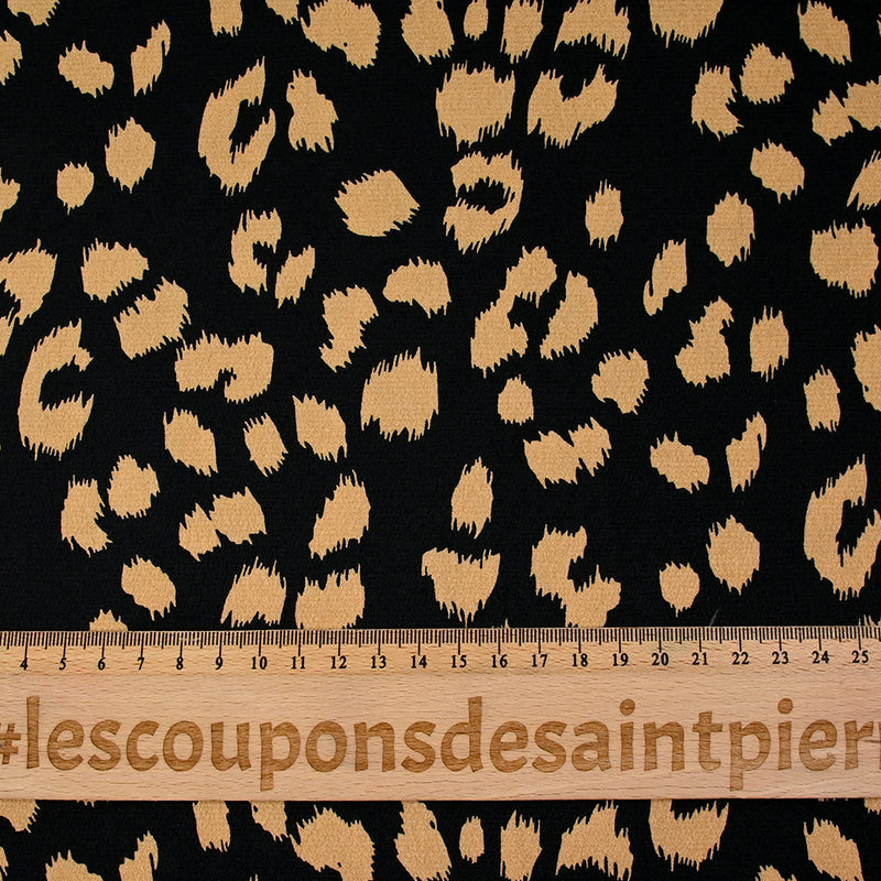 Crêpe satiné de polyester sauvage mordoré fond noir