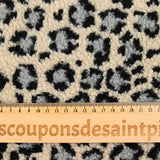 Fausse fourrure léopard gris fond beige