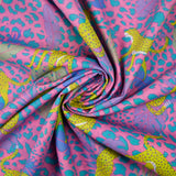 Coton imprimé léopard jaune fond jungle rose