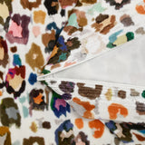 Short-sleeved velvet jersey with multicolored leopard print and white background