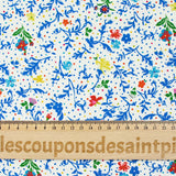 Jersey de viscose satiné imprimé fleurs bleues fond confetti multicolore
