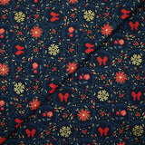 Popelina de algodón estampada con flores de pascua y lazos rojos sobre fondo azul marino