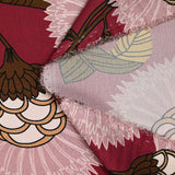 Satin polyester imprimé fleur en éventail rose fond bordeaux