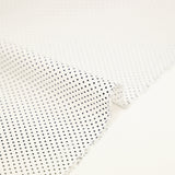 Viscosa estampada con lunares blancos.