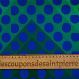 Gabardine de polyester imprimée gros pois bleu fond vert