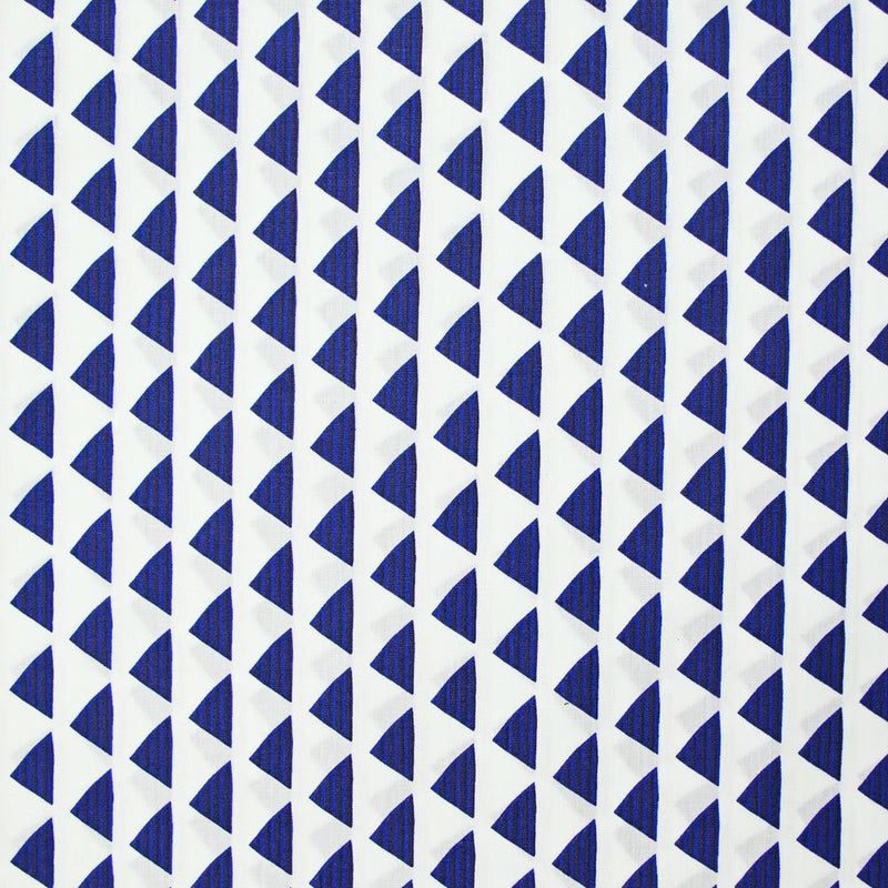 Popeline de coton imprimée triangle rayé marine fond blanc