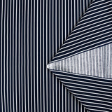 Popeline de coton imprimée rayure blanche fond bleu marine