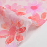 Velo 100% algodón Plumetis coral estampado margaritas fondo rosa