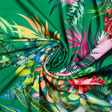 Satin polyester imprimé jardin botanique fond vert gazon