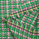 Tweed de polyester rose fond vert prairie