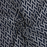 Punto de encaje bordado de nubes azul marino