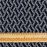 Punto de encaje bordado de nubes azul marino