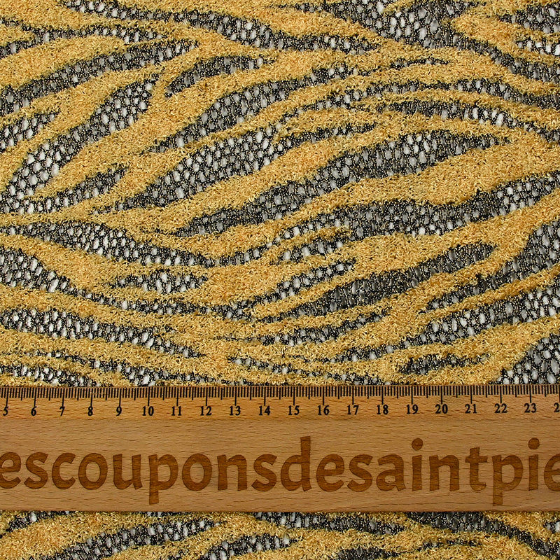 Maille dentelle ajourée feuillage jaune fond noir