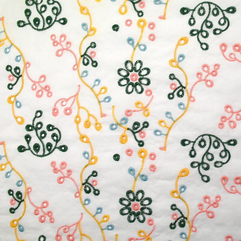 Broderie anglaise colorée vert forêt et saumon fond blanc