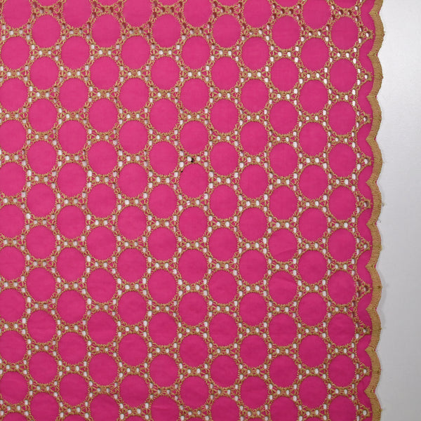 Broderie anglaise festonnée beige Aurélia fond fuchsia