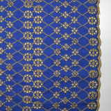 Broderie anglaise festonnée beige Clémence fond bleu roi