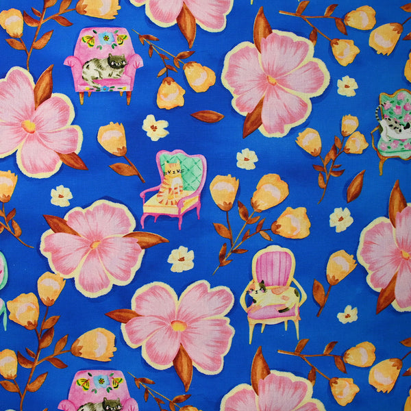 Coton imprimé fauteuil à chat et fleurs fond bleu roi