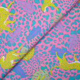 Coton imprimé léopard jaune fond jungle rose