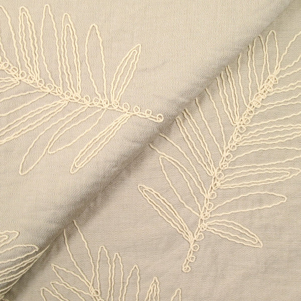 Crêpe viscose brodé jungle fond beige